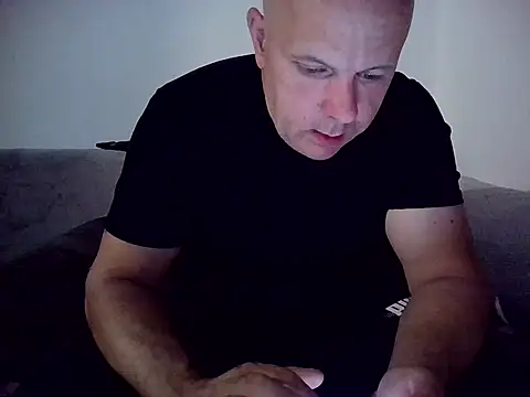 DaDDyLoVeSu83 online show from 06/12/26, 08:19