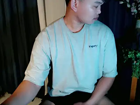 Snapshot of Reynelcock chatting on 09/21/25, 05:14 Reynelcock online show from 09/21/25, 05:14