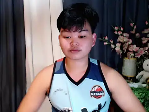 Snapshot of Reynelcock chatting on 09/22/25, 05:15 Reynelcock online show from 09/22/25, 05:15