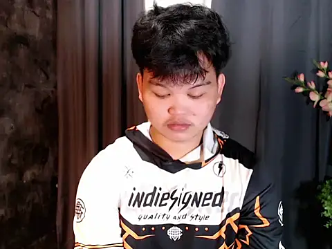 Snapshot of Reynelcock chatting on 10/03/25, 10:07 Reynelcock online show from 10/03/25, 10:07