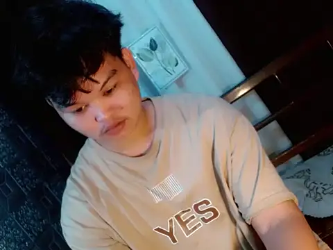 Snapshot of Reynelcock chatting on 10/10/25, 12:31 Reynelcock online show from 10/10/25, 12:31