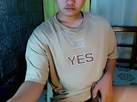 Snapshot of Reynelcock chatting on 10/14/25, 03:29 Reynelcock online show from 10/14/25, 03:29