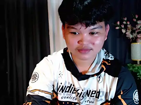 Snapshot of Reynelcock chatting on 10/15/25, 03:45 Reynelcock online show from 10/15/25, 03:45