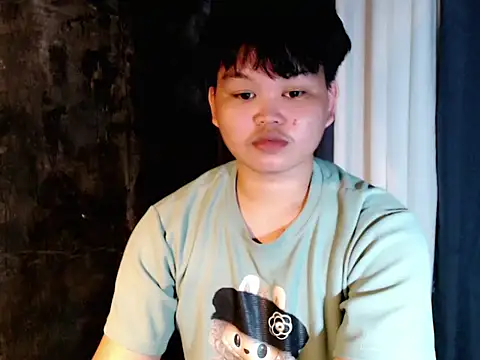 Snapshot of Reynelcock chatting on 10/16/25, 04:52 Reynelcock online show from 10/16/25, 04:52