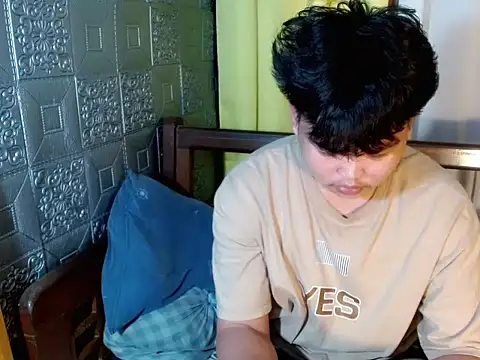 Snapshot of Reynelcock chatting on 10/18/25, 07:25 Reynelcock online show from 10/18/25, 07:25