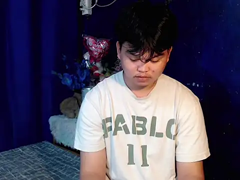 Snapshot of Reynelcock chatting on 10/26/25, 12:11 Reynelcock online show from 10/26/25, 12:11