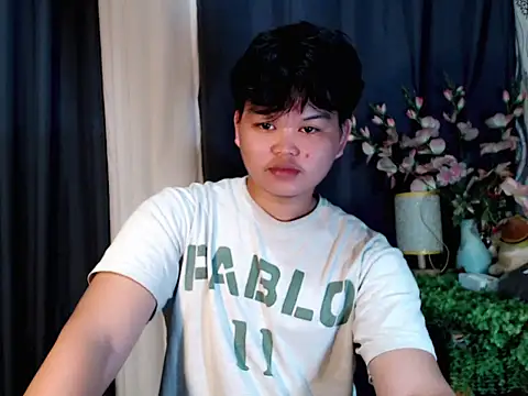 Snapshot of Reynelcock chatting on 10/27/25, 03:43 Reynelcock online show from 10/27/25, 03:43