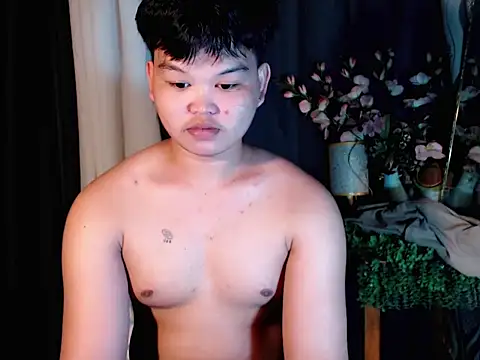 Snapshot of Reynelcock chatting on 10/28/25, 09:17 Reynelcock online show from 10/28/25, 09:17