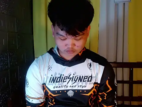 Snapshot of Reynelcock chatting on 11/03/25, 10:27 Reynelcock online show from 11/03/25, 10:27