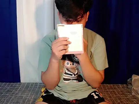 Snapshot of Reynelcock chatting on 11/16/25, 11:05 Reynelcock online show from 11/16/25, 11:05