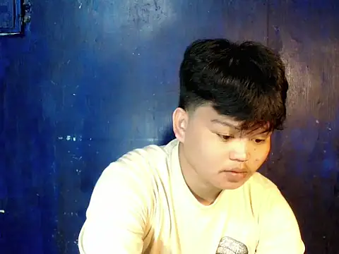 Snapshot of Reynelcock chatting on 11/27/25, 05:37 Reynelcock online show from 11/27/25, 05:37