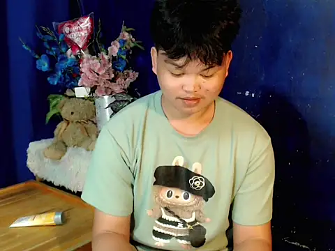 Snapshot of Reynelcock chatting on 11/28/25, 10:01 Reynelcock online show from 11/28/25, 10:01