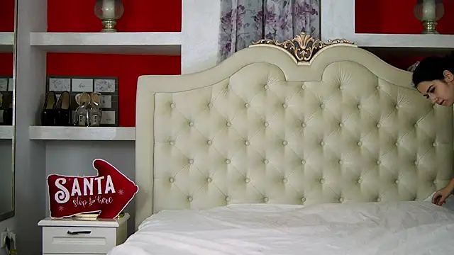 SarraRay online show from 11/21/25, 06:06