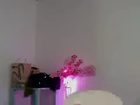 Maxine Sucks online show from 12/04/25, 05:17