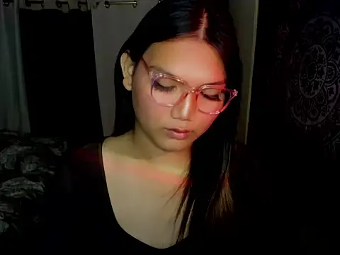 Snapshot of Lou_heart chatting on 12/17/25, 10:10 Lou heart online show from 12/17/25, 10:10