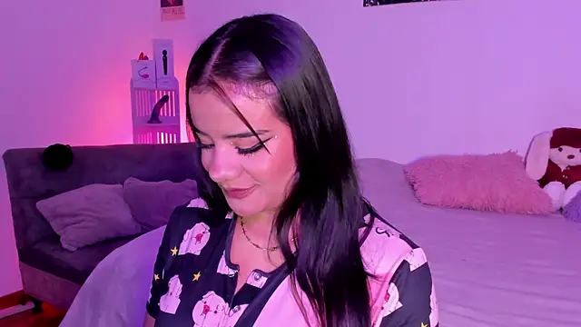 Shophie thoopson online show from 06/16/26, 02:58