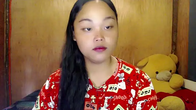 Snapshot of _Lylia chatting on 10/10/25, 05:17 Lylia online show from 10/10/25, 05:17