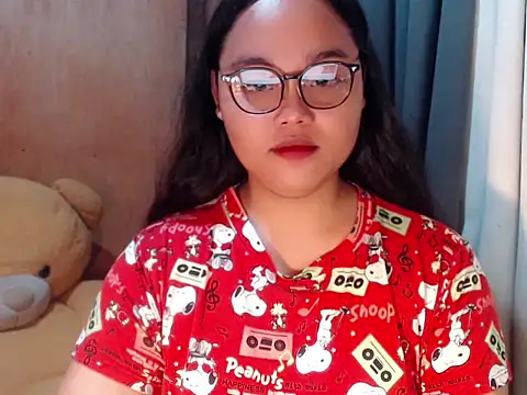  Lylia online show from 11/16/25, 08:47