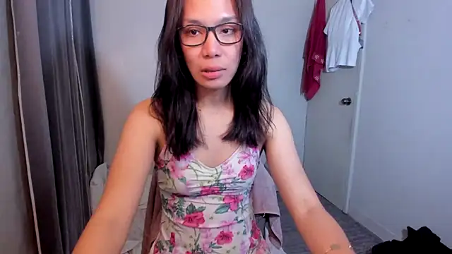 Snapshot of lucyshanex chatting on 09/30/25, 02:11 lucyshanex online show from 09/30/25, 02:11