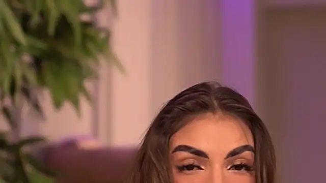 Snapshot of KendalJolly chatting on 09/17/25, 06:09 KendalJolly online show from 09/17/25, 06:09