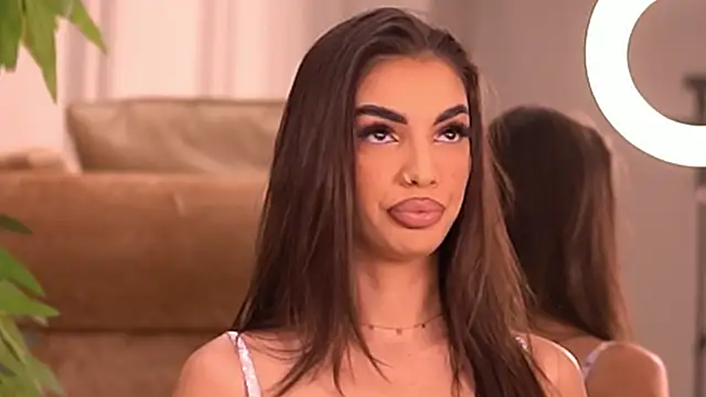 Snapshot of KendalJolly chatting on 10/18/25, 04:37 KendalJolly online show from 10/18/25, 04:37