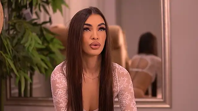 Snapshot of KendalJolly chatting on 10/28/25, 07:34 KendalJolly online show from 10/28/25, 07:34