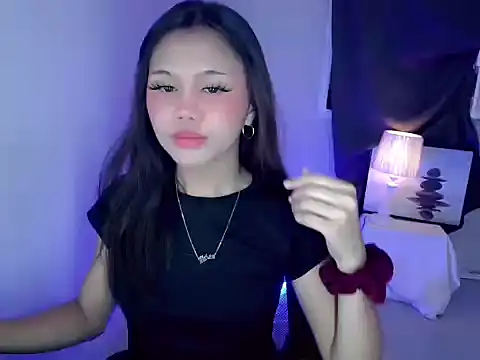 Snapshot of Filipina_milker chatting on 10/21/25, 01:23 Filipina milker online show from 10/21/25, 01:23