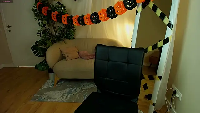 Snapshot of Mary_Lane_ chatting on 10/23/25, 08:18 Mary Lane online show from 10/23/25, 08:18