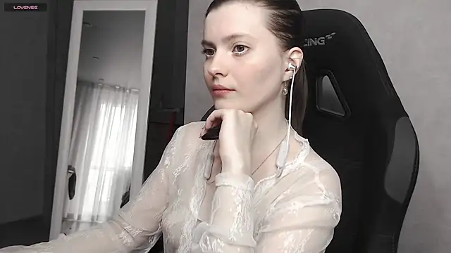 cute elfy  online show from 09/30/25, 02:00