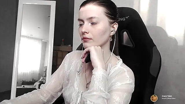 cute elfy  online show from 10/08/25, 02:04