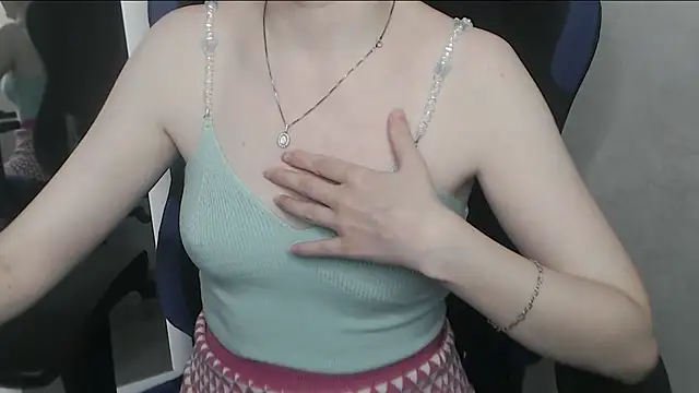 cute elfy  online show from 07/28/26, 03:21