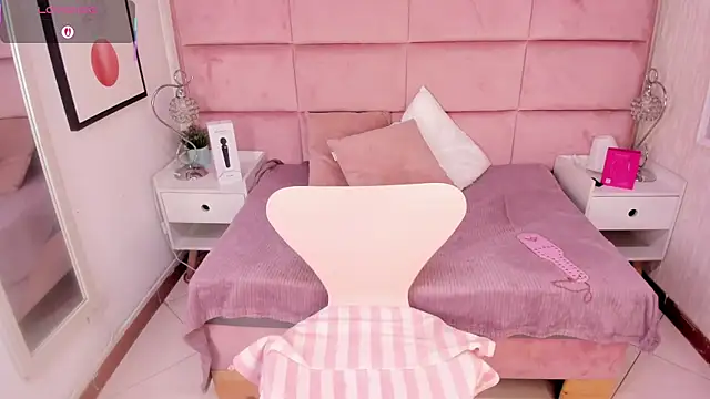 Janah Myers online show from 10/09/25, 01:09