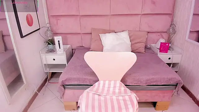 Janah Myers online show from 10/15/25, 01:22