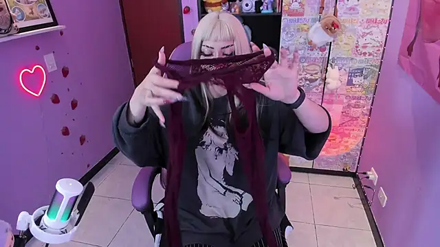 Snapshot of Vero_Osb_ chatting on 11/21/25, 12:10 Vero Osb online show from 11/21/25, 12:10