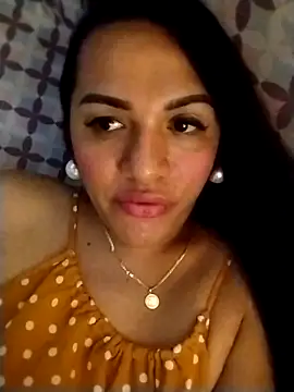 Snapshot of enoria1992 chatting on 10/10/25, 03:27 enoria1992 online show from 10/10/25, 03:27