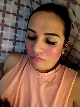 Snapshot of enoria1992 chatting on 11/04/25, 02:32 enoria1992 online show from 11/04/25, 02:32