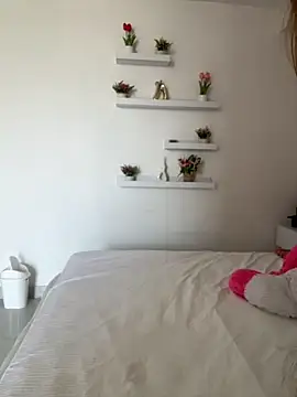 Snapshot of Nikii__ chatting on 10/15/25, 02:06 Nikii online show from 10/15/25, 02:06