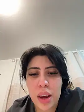 Snapshot of Draculona-666 chatting on 10/17/25, 03:31 Draculona-666 online show from 10/17/25, 03:31