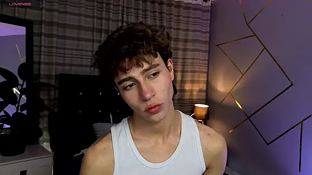 Snapshot of Christopher_77 chatting on 10/10/25, 04:44 Christopher 77 online show from 10/10/25, 04:44