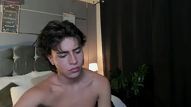 Christopher 77 online show from 12/20/25, 03:46