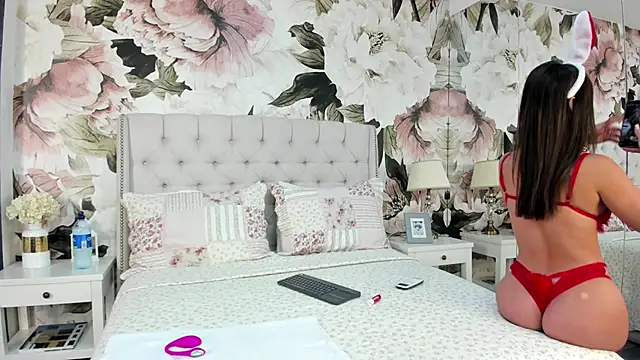 Snapshot of MaddyMay_ chatting on 11/17/25, 07:52 MaddyMay online show from 11/17/25, 07:52