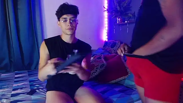 Snapshot of Dylann_west chatting on 09/25/25, 03:54 Dylann west online show from 09/25/25, 03:54