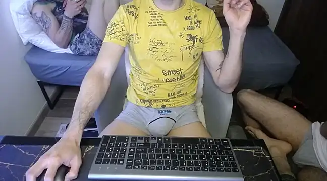 Snapshot of bossking017 chatting on 01/15/25, 06:19 bossking017 online show from 01/15/25, 06:19