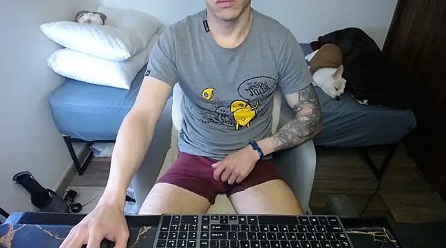 Snapshot of bossking017 chatting on 02/06/25, 02:04 bossking017 online show from 02/06/25, 02:04