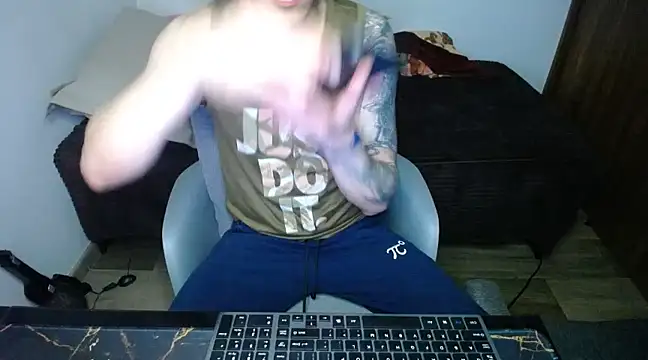 Snapshot of bossking017 chatting on 02/28/25, 01:05 bossking017 online show from 02/28/25, 01:05