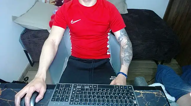 Snapshot of bossking017 chatting on 03/04/25, 09:54 bossking017 online show from 03/04/25, 09:54