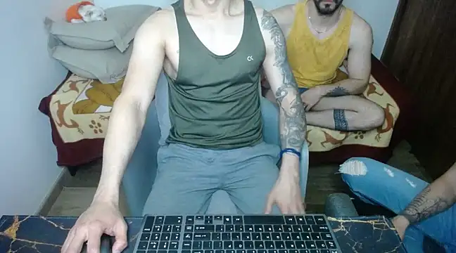 Snapshot of bossking017 chatting on 03/21/25, 05:02 bossking017 online show from 03/21/25, 05:02