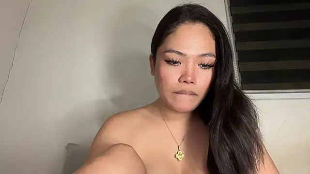 Snapshot of evabuntog chatting on 10/03/25, 06:05 evabuntog online show from 10/03/25, 06:05