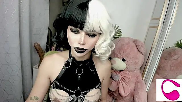 Snapshot of janecomander chatting on 09/29/25, 06:29 janecomander online show from 09/29/25, 06:29