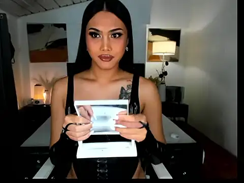 Snapshot of CallaWang chatting on 12/03/25, 08:29 CallaWang online show from 12/03/25, 08:29